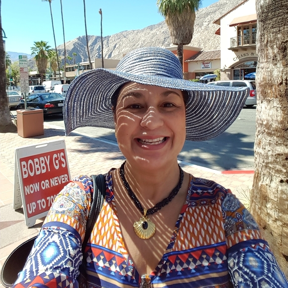 Meet your Posher, Tanya - Picture 1 of 2